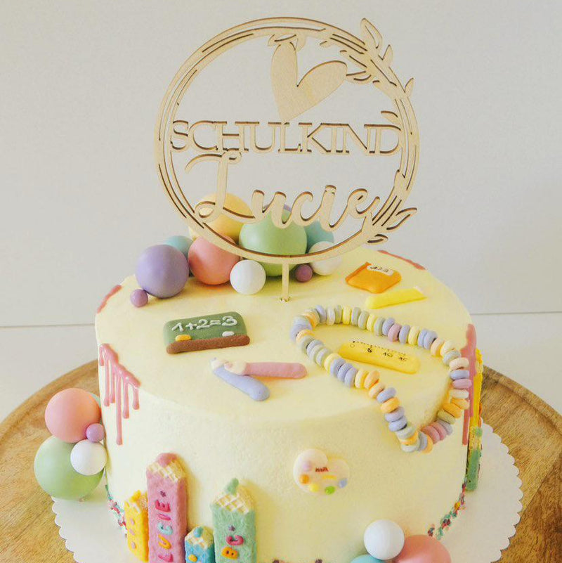 Schulkind Cake topper mit name zur Einschulung, aus Birke Holz und kann auch passend mit Herz oder Rakete