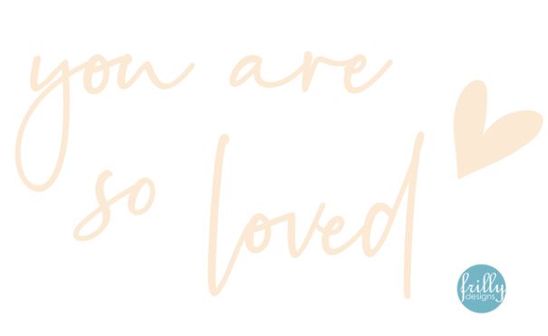 Schriftzug - 'you are so loved' mit Herz